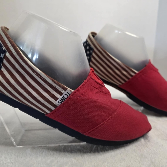 Toms Patriotic Red and Blue Moccasins - Picture 10 of 16